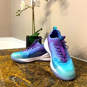 Clove Aeros Aurora Nursing shoes- Size 7.5.